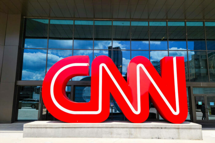 Americká CNN spouští bezplatný FAST kanál, přitom články na webu chce zpoplatnit